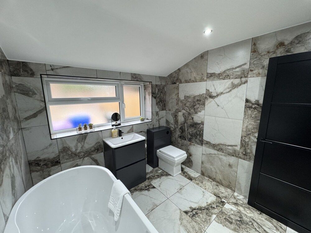 Miles House Luxury House, Private Bathroom 13