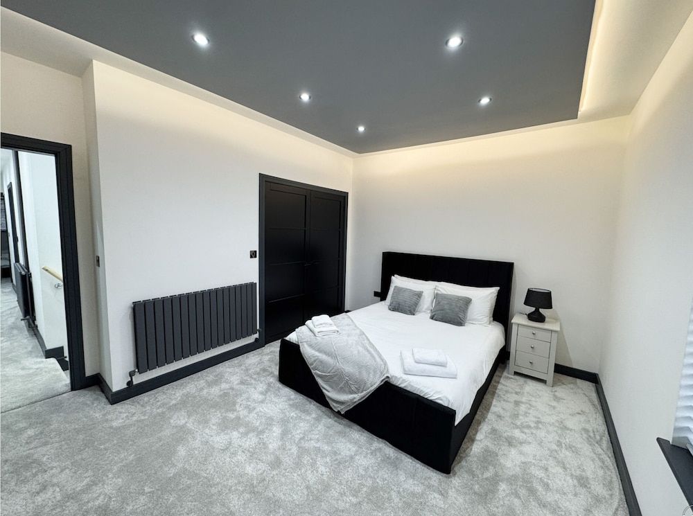 Miles House Luxury House, Private Bathroom 3