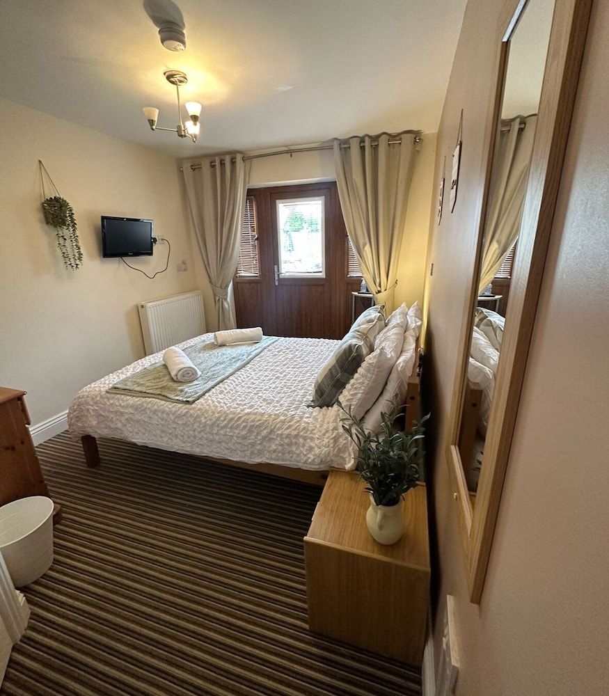 Courtyard Rooms - Studio - Double Bed - Wifi