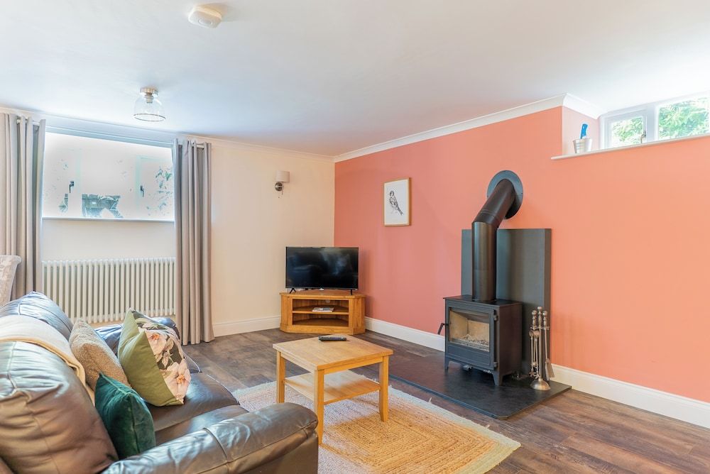 Deluxe Apartment, 1 King Bed, Patio, Garden View