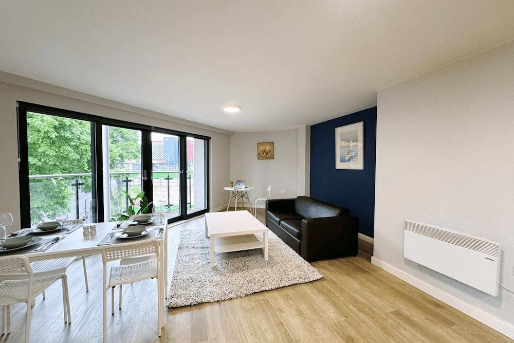 Manor Park Court Apartment, 3 Bedrooms, Non Smoking 8