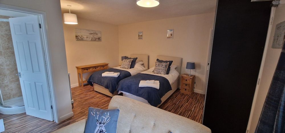 The Wheatsheaf Pub West Beckham Classic Double or Twin Room, Garden View 2