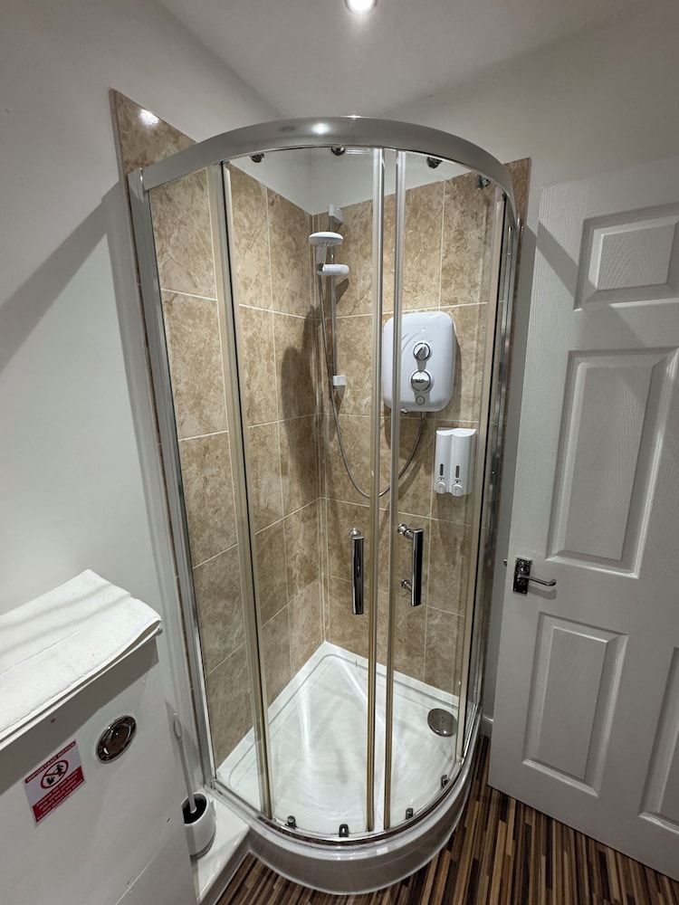 The Wheatsheaf Pub West Beckham Classic Double or Twin Room, Garden View 3