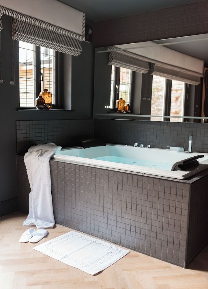 Secret Suites Lancaster Luxury Suite, 1 Bedroom, Patio 8