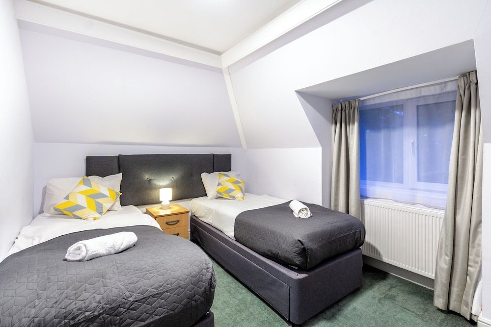 London Gatwick Inn Basic Twin Room, Shared Bathroom