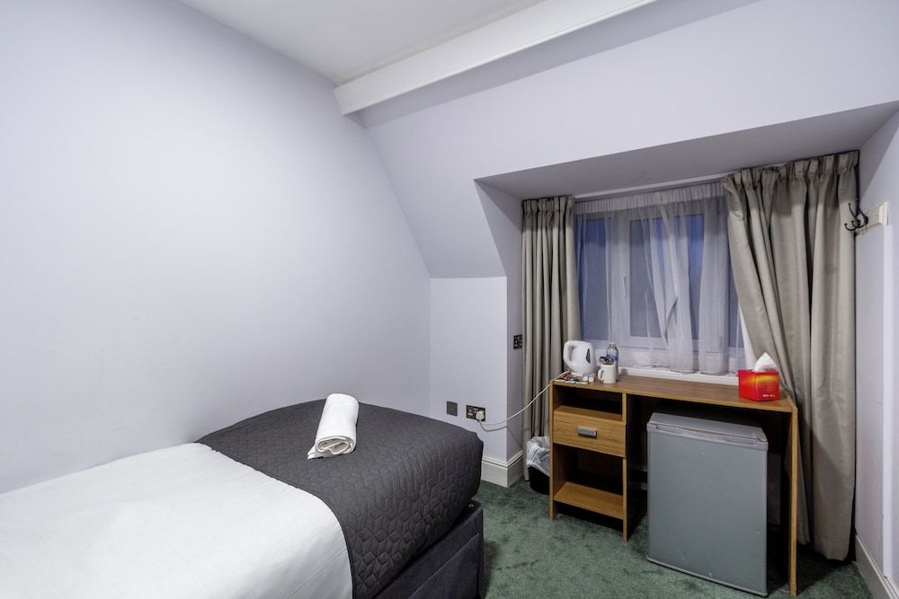 Basic Single Room, Shared Bathroom