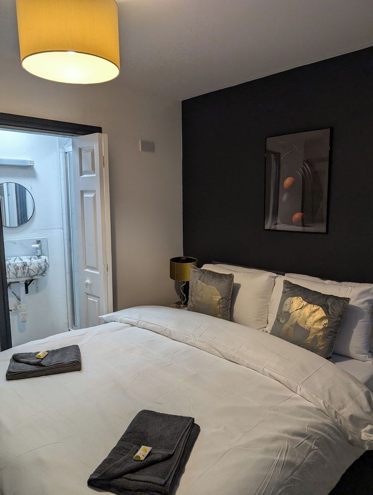 Double Room, 1 King Bed