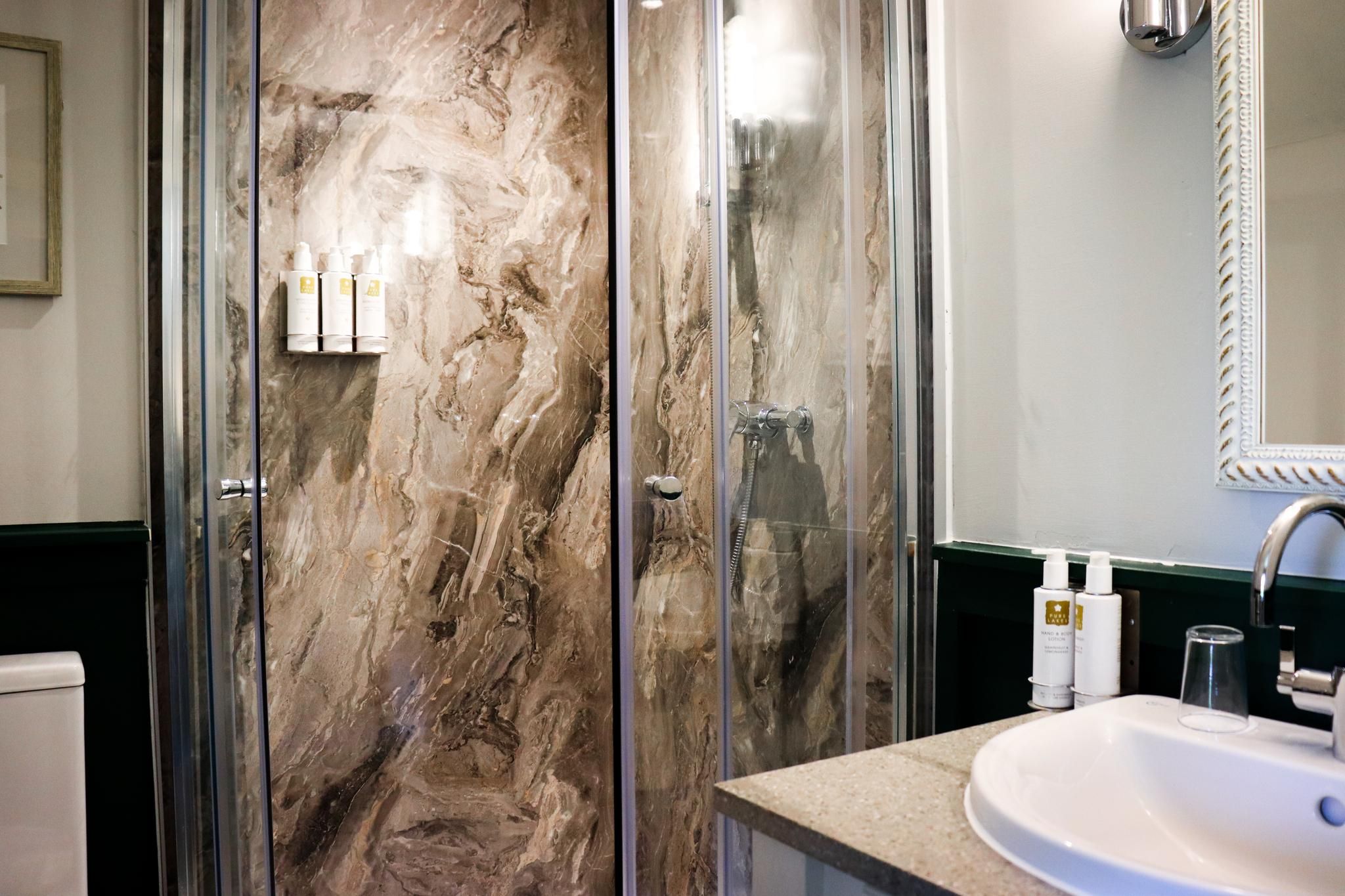 The Gateway Inn double room-ensuite 2