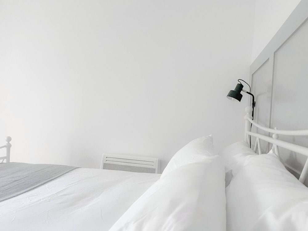 Entire 2 Bedroom House 7m To Station House, 2 Bedrooms 4