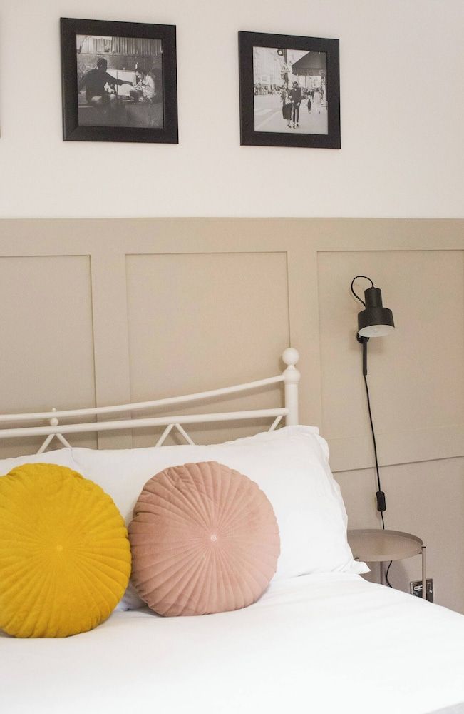 Entire 2 Bedroom House 7m To Station House, 2 Bedrooms 2