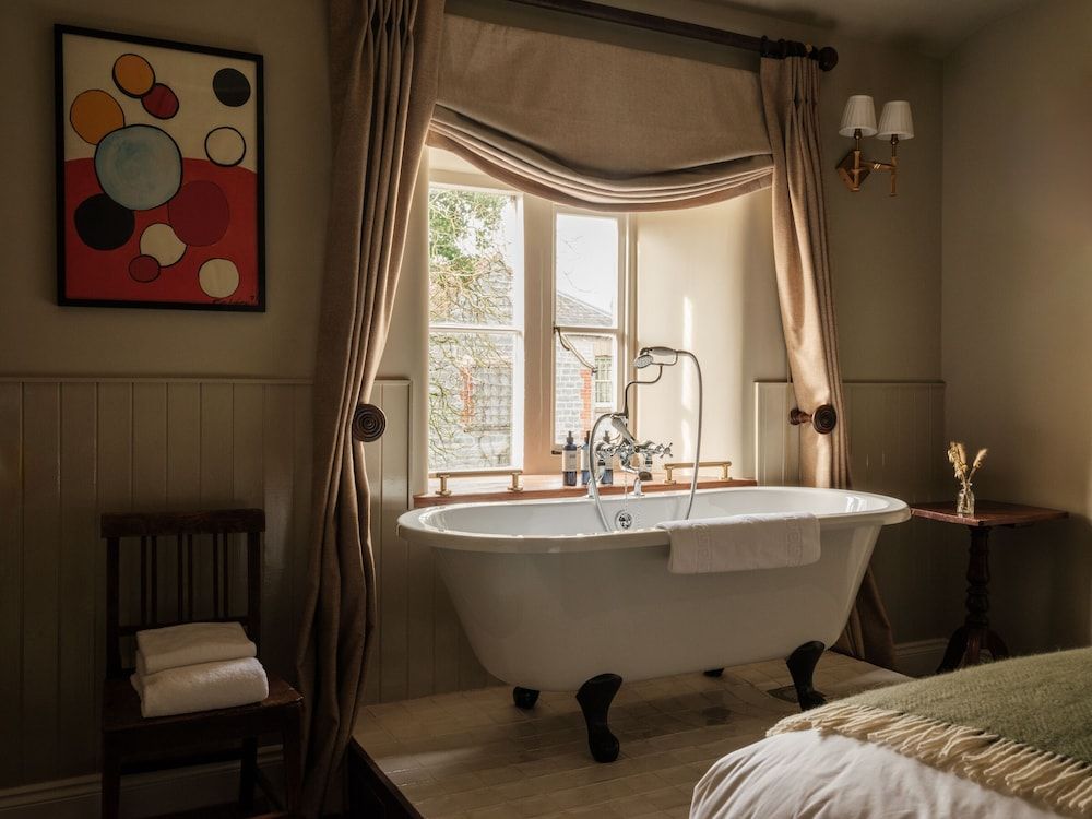 The Manor House Inn Premium Double Room, Ensuite 6