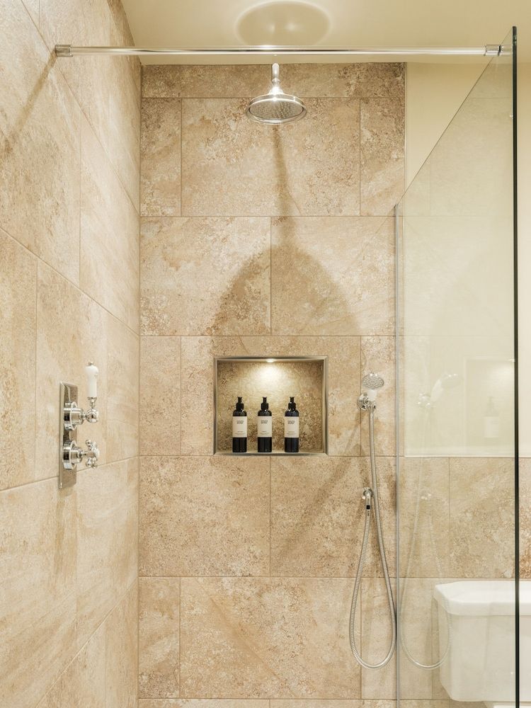 The Manor House Inn Triple Room, Ensuite 3