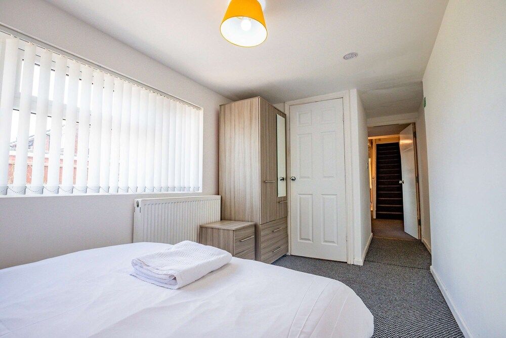 Host Stay Manfield Avenue House 9