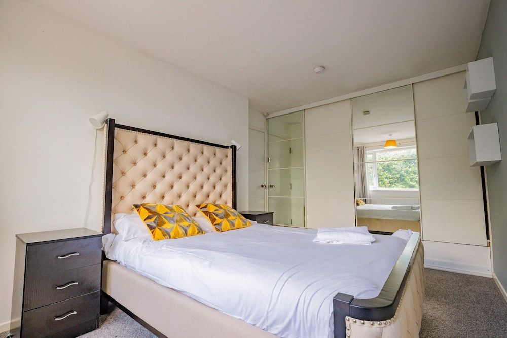 Host Stay Manfield Avenue House 11