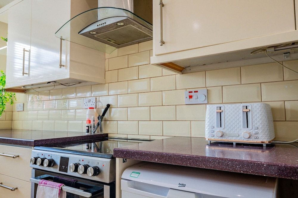 Host Stay Manfield Avenue House 14