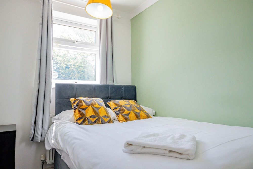 Host Stay Manfield Avenue House 8