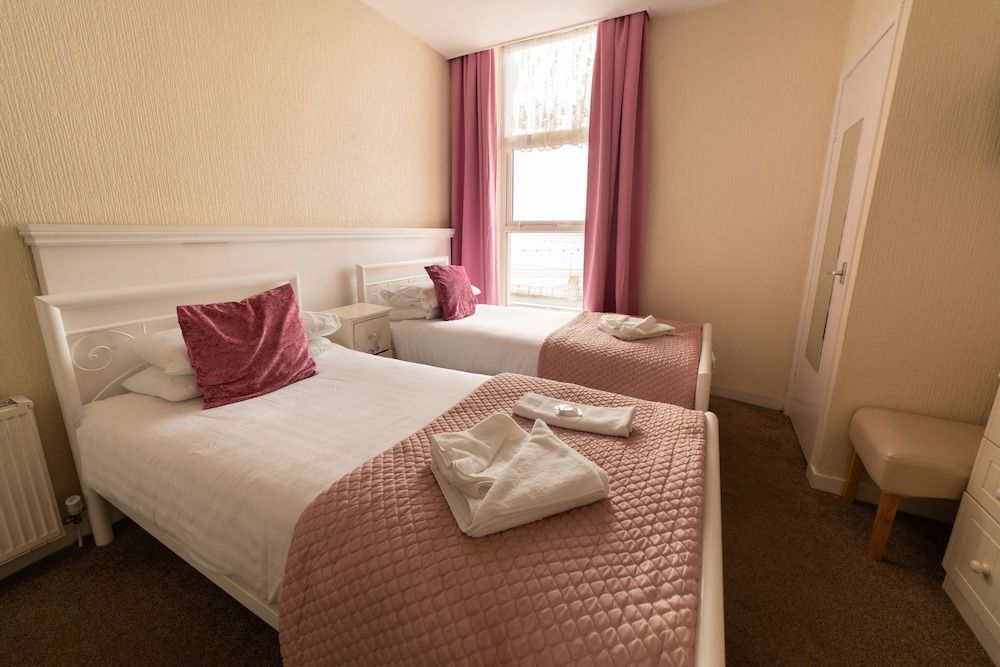 Daish’s Blackpool Hotel Twin Room 3
