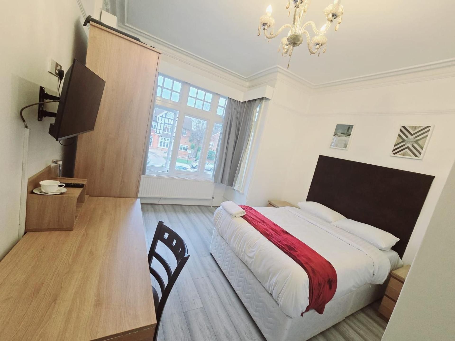 OYO Kingswood Hotel Standard Double Room