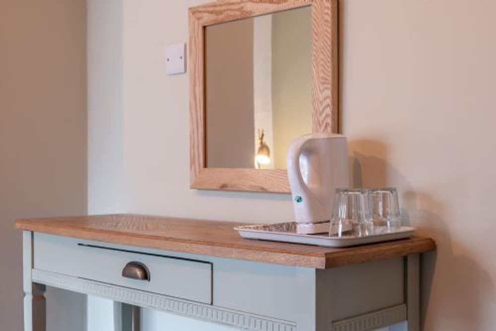 Host Stay Woodroffe Arms Hope Twin Room 2 Apartment 4