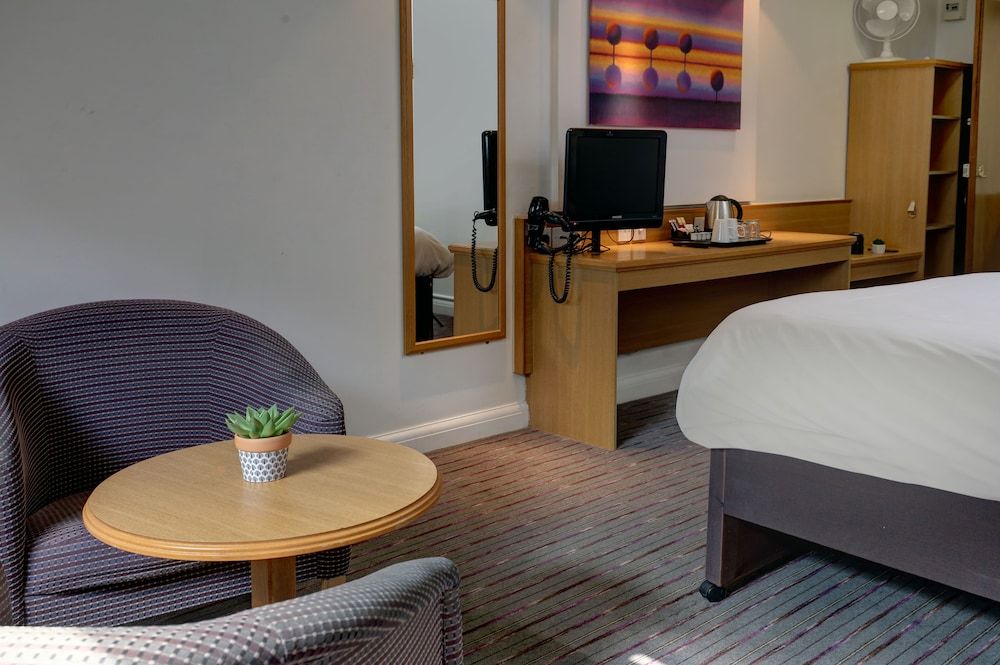 Orchid Epsom, Sure Hotel Collection by Best Western Deluxe Room, 2 Twin Beds, Non Smoking 8