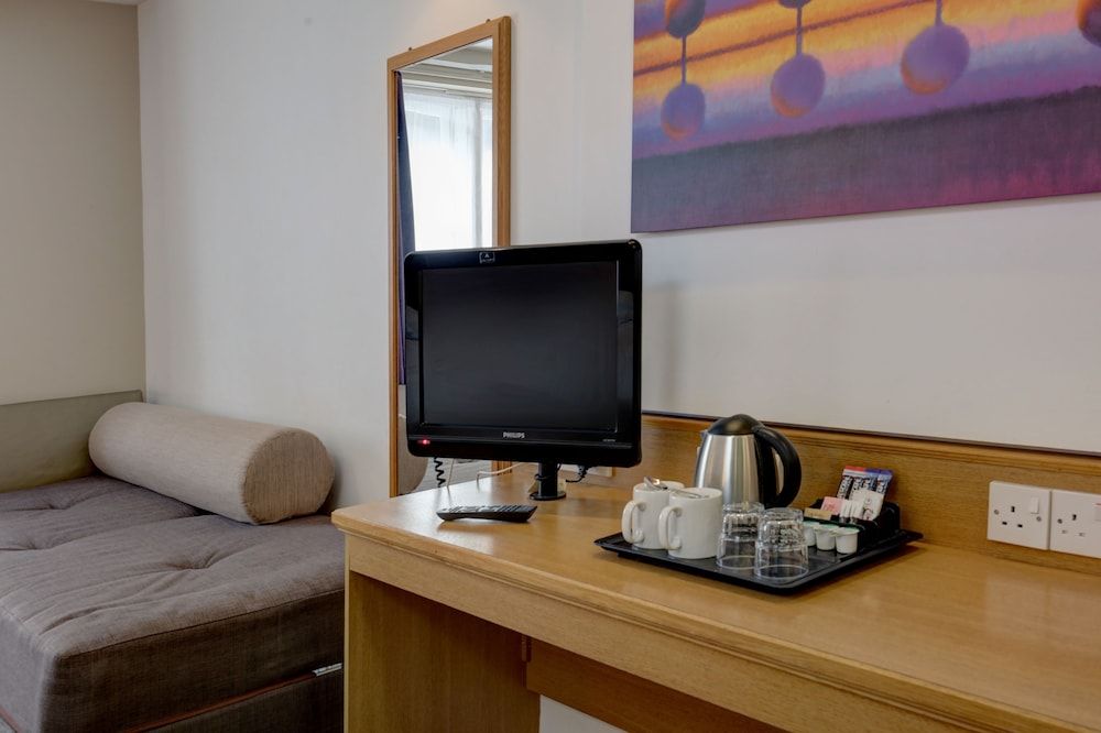 Orchid Epsom, Sure Hotel Collection by Best Western Deluxe Room, 2 Twin Beds, Non Smoking 9