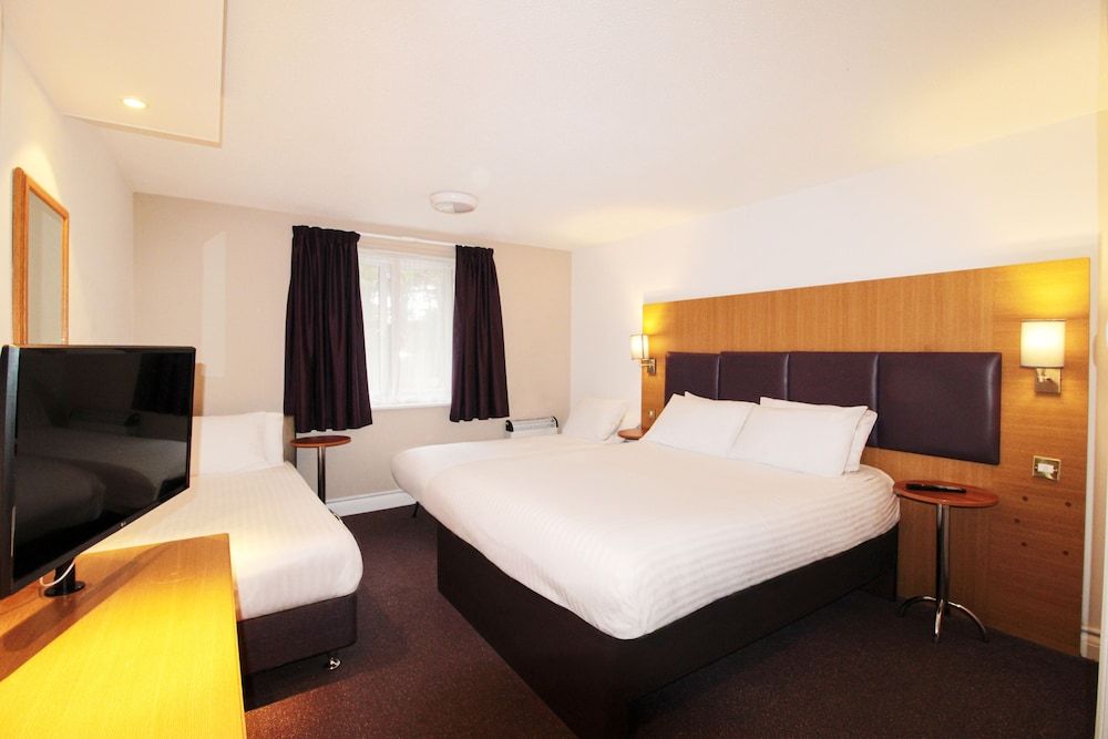 Orchid Epsom, Sure Hotel Collection by Best Western Family Room, 1 Double Bed, Non Smoking (with Sofabed) 4