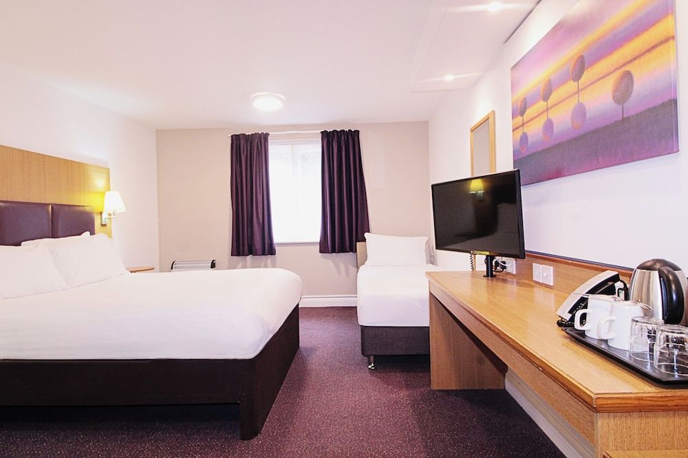 Orchid Epsom, Sure Hotel Collection by Best Western Deluxe Room, 2 Twin Beds, Non Smoking 4