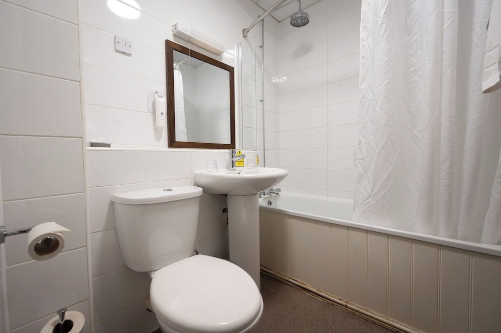 Cocked Hat Hotel by Greene Kings Inns Twin Room 5