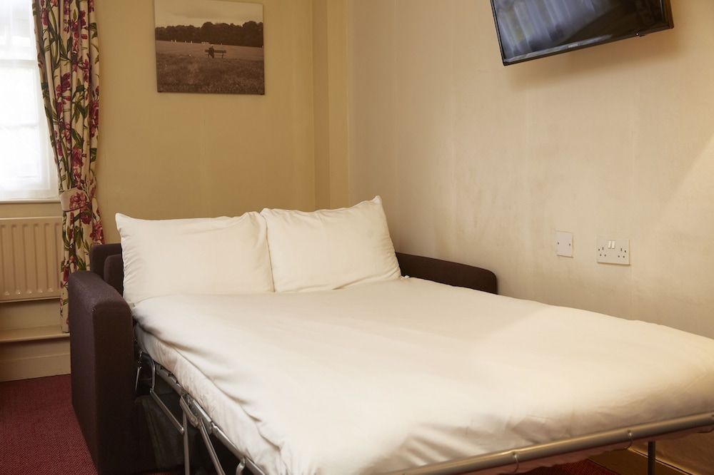 Two Brewers by Greene King Inns Family Room 4