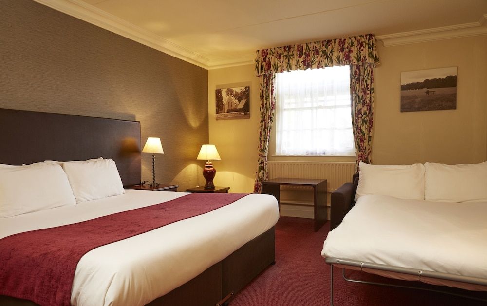 Two Brewers by Greene King Inns Family Room 3