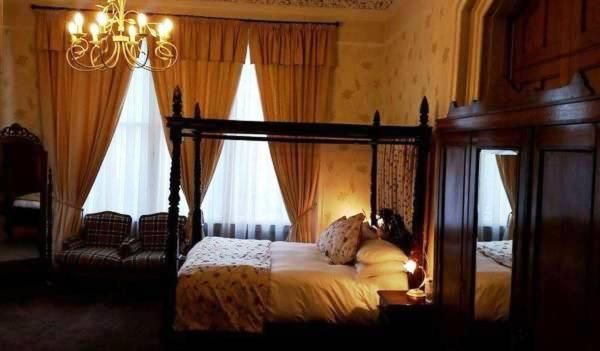 The Royal Hotel Tain King Room