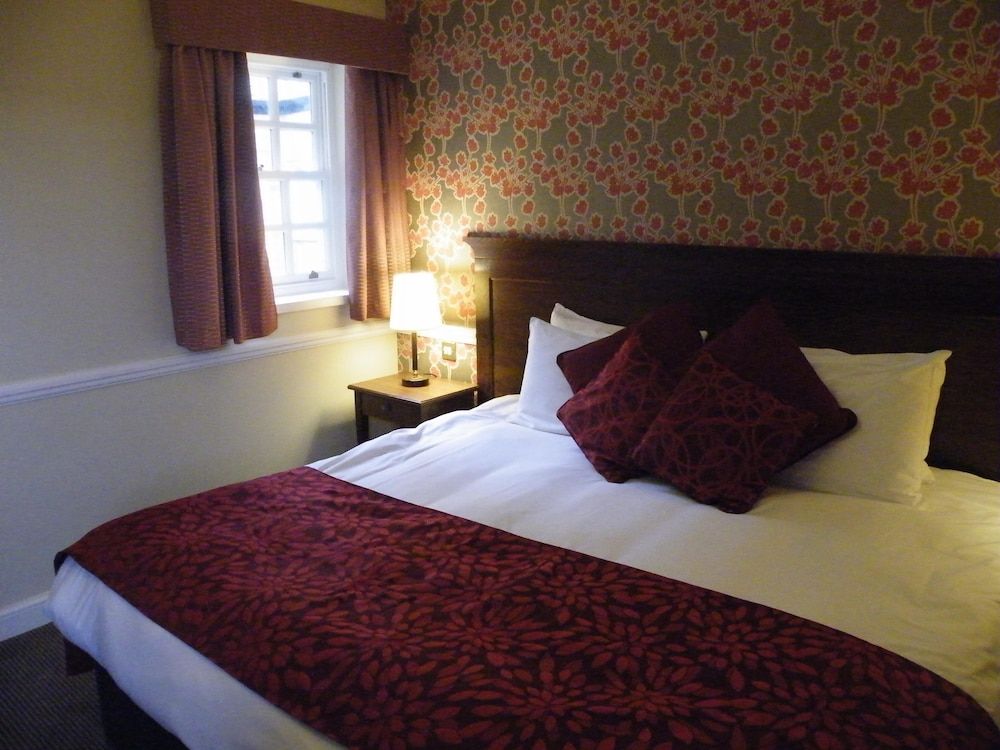 Saracens Head Towcester by Greene King Inns Double Room 2