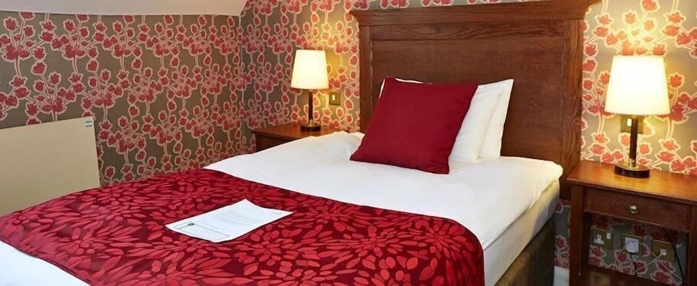 Saracens Head Towcester by Greene King Inns Single Room 2