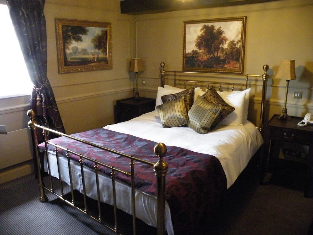 Saracens Head Towcester by Greene King Inns Superior Room 3