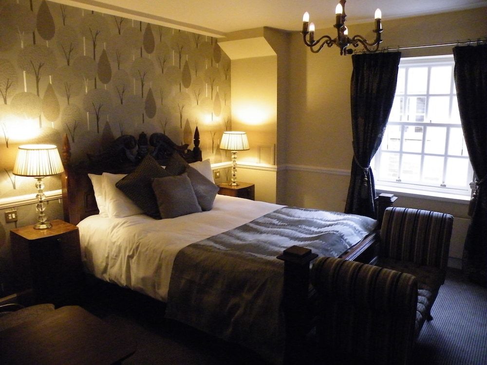 Saracens Head Towcester by Greene King Inns Single Room 8