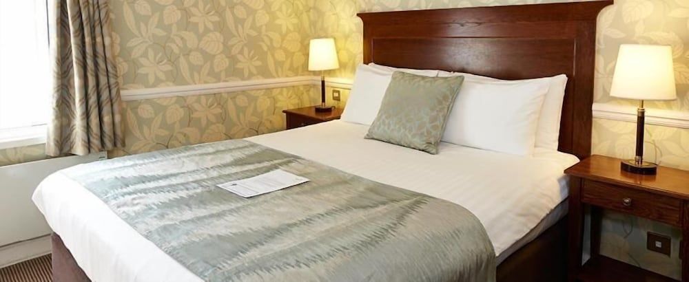 Saracens Head Towcester by Greene King Inns Double 3