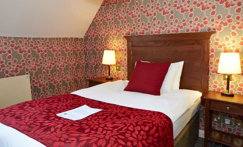Saracens Head Towcester by Greene King Inns Single Room 2