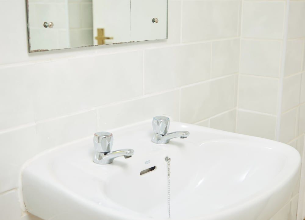 Cock Hotel Stony Stratford by Greene King Inns Family Room 5