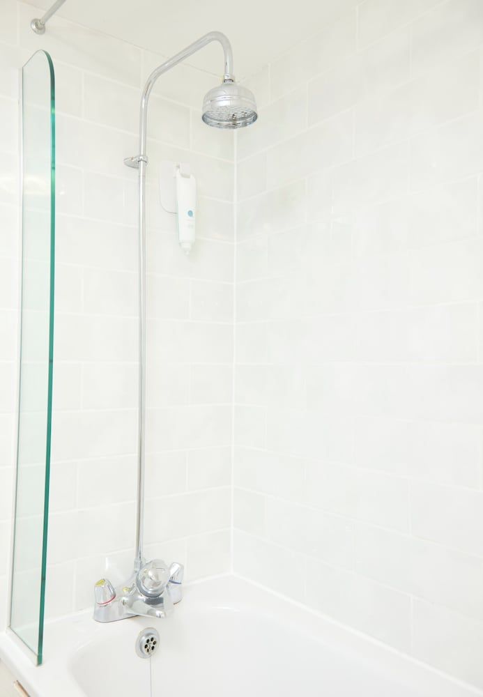 Cock Hotel Stony Stratford by Greene King Inns Family Room 4