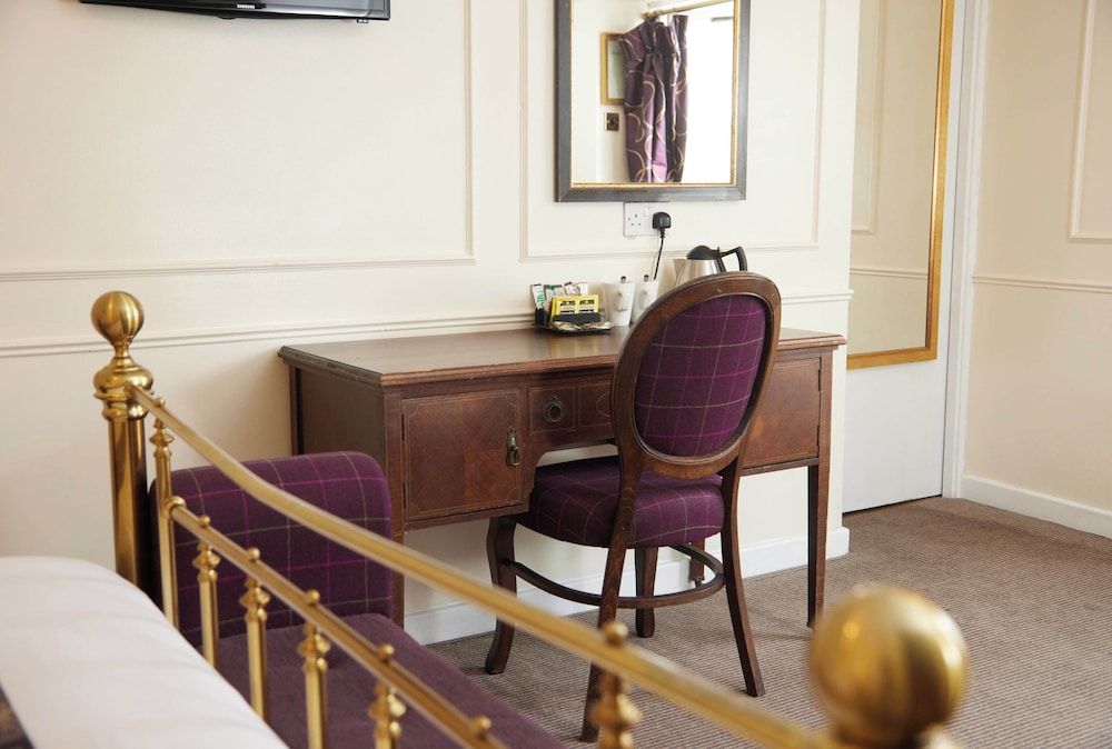 Cock Hotel Stony Stratford by Greene King Inns Family Room 7