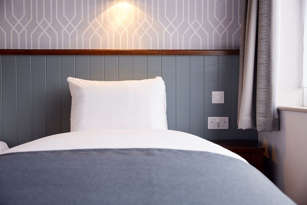 The Chase Hotel by Greene King Inns Twin Room 9