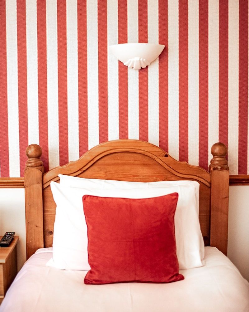 Trivelles Waterhall Country Hotel - Gatwick Single Room