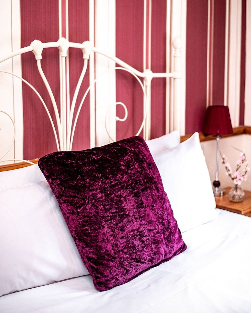 Trivelles Waterhall Country Hotel - Gatwick Double Room 25