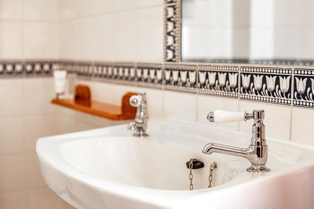 Trivelles Waterhall Country Hotel - Gatwick Double Room 34