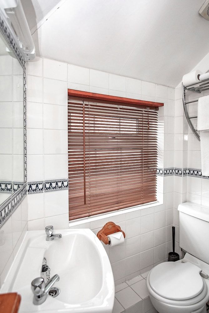 Trivelles Waterhall Country Hotel - Gatwick Single Room 14