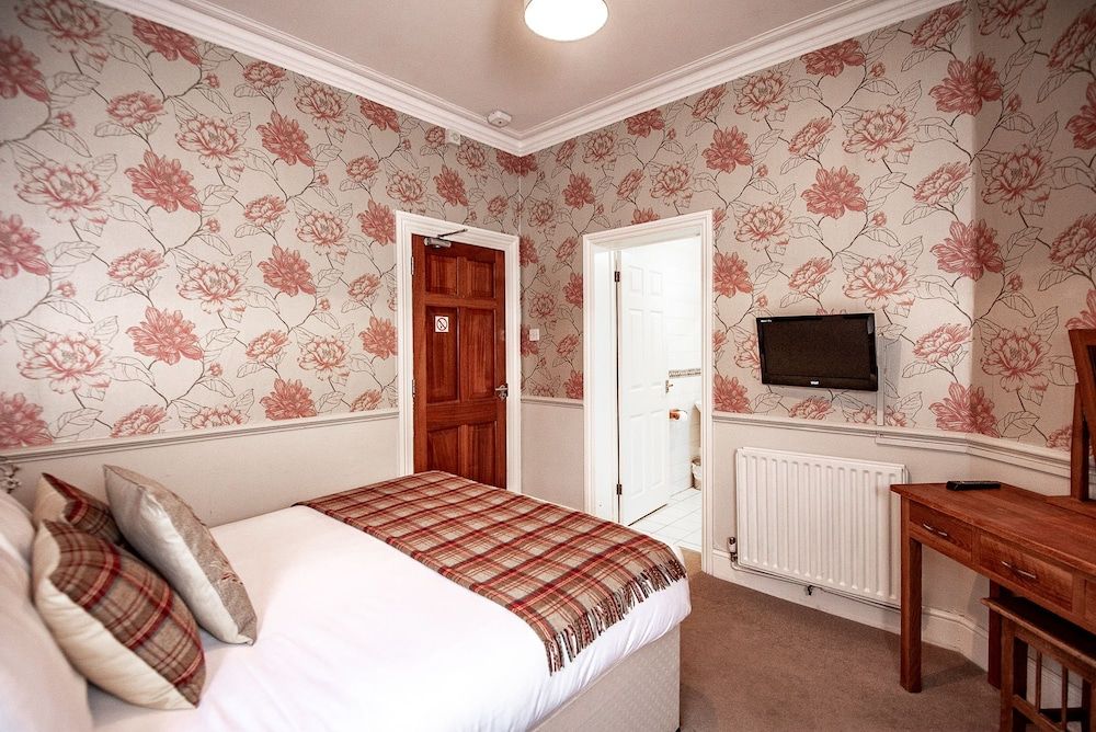 Trivelles Waterhall Country Hotel - Gatwick Double Room 3
