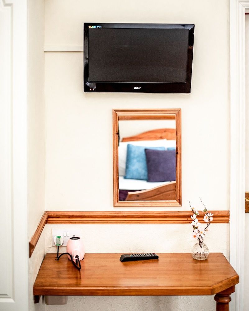 Trivelles Waterhall Country Hotel - Gatwick Double Room 47