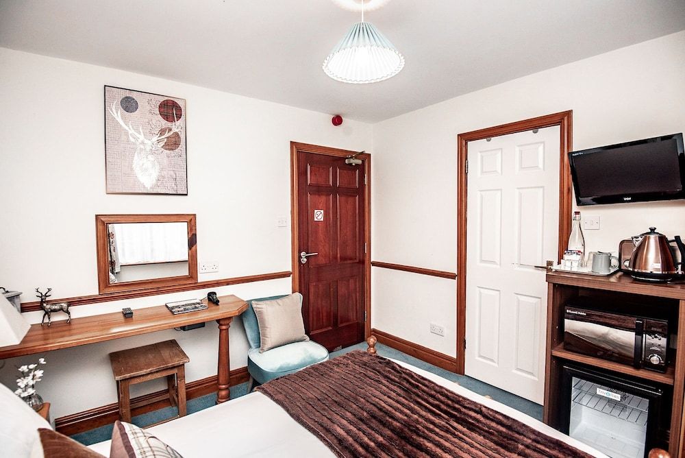 Trivelles Waterhall Country Hotel - Gatwick Double Room 8