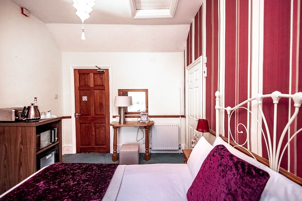 Trivelles Waterhall Country Hotel - Gatwick Double Room 23