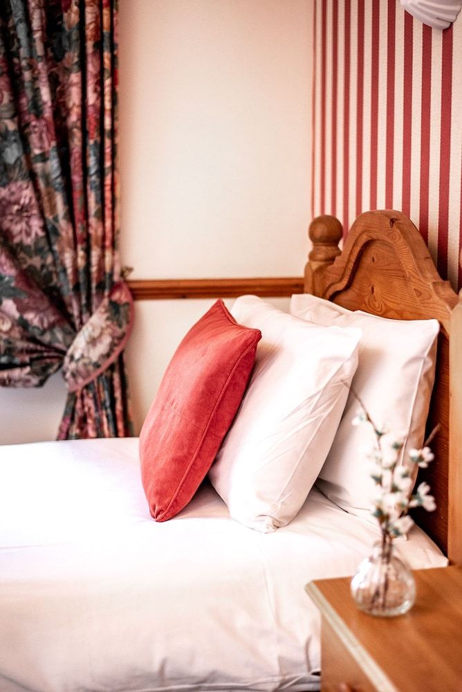 Trivelles Waterhall Country Hotel - Gatwick Single Room 2